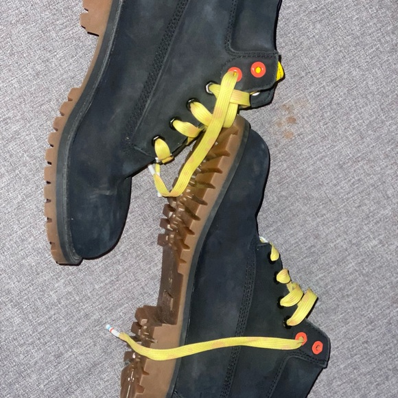 Size 3 kids timberland a bit dirty - Picture 4 of 4
